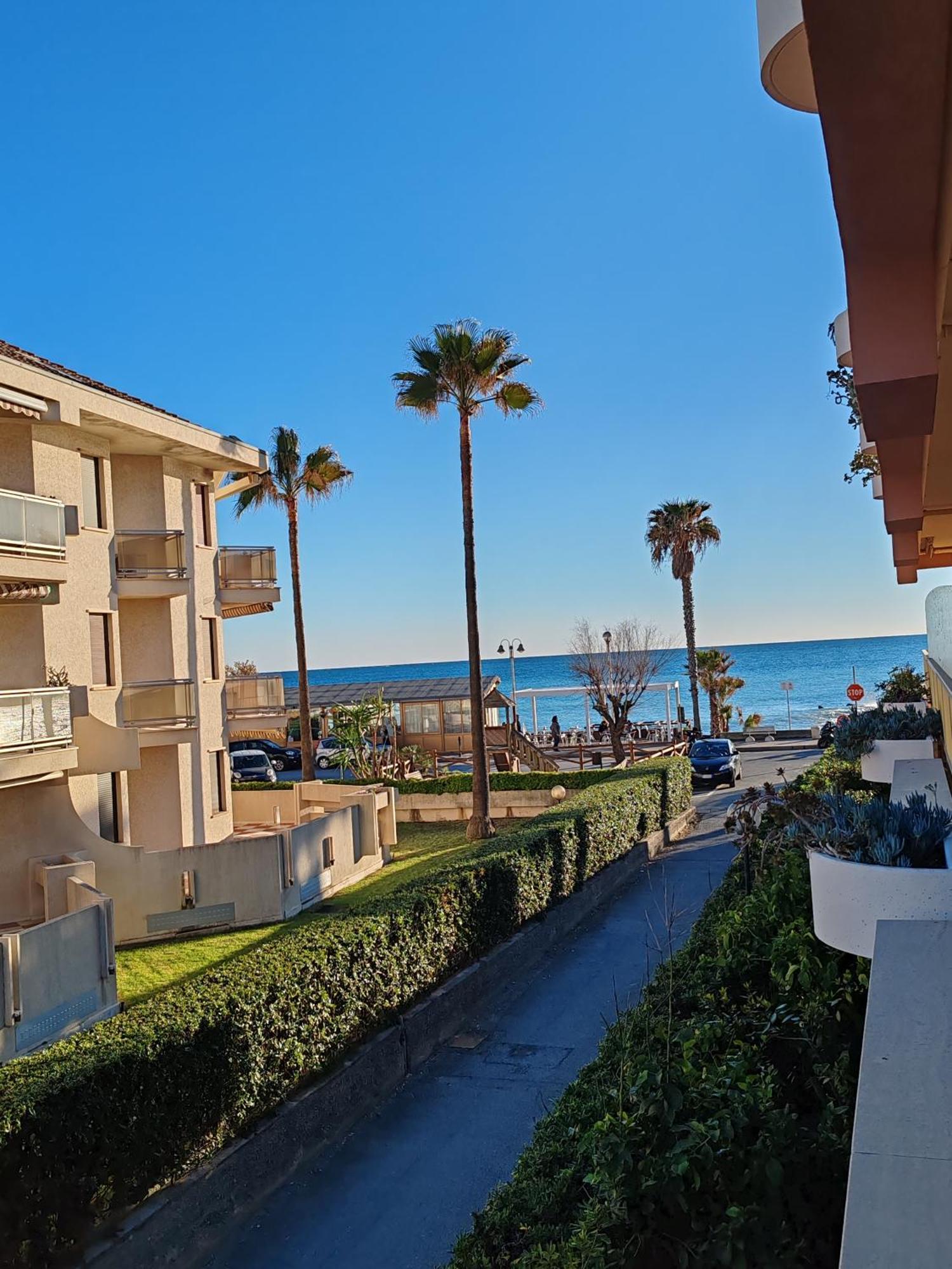 Appartamento Relax Al Mare Vallecrosia Esterno foto