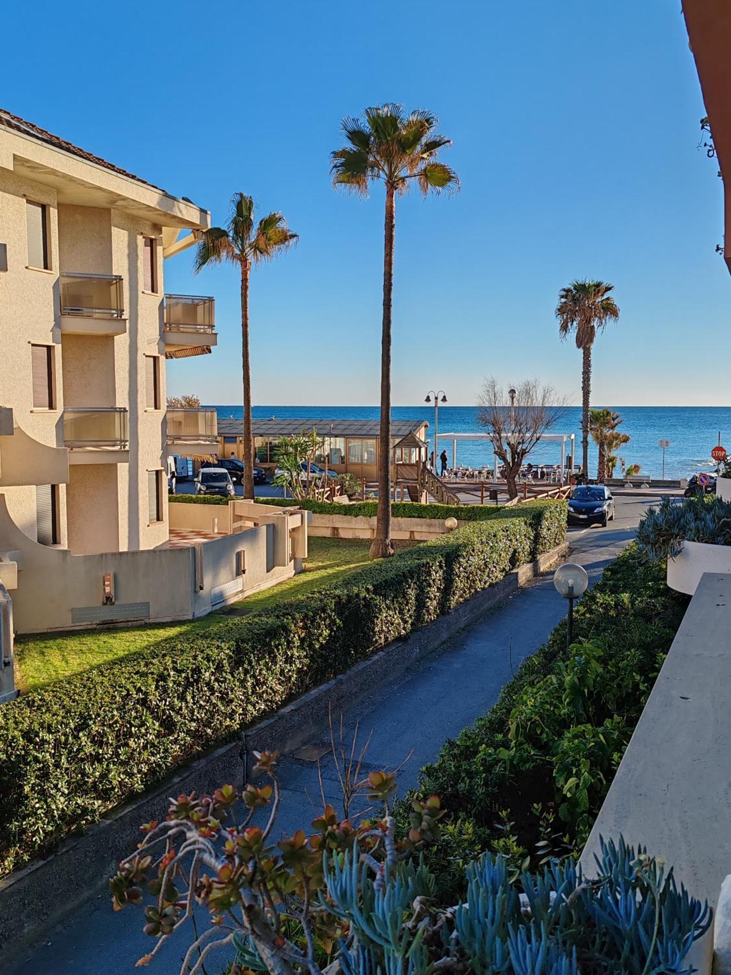 Appartamento Relax Al Mare Vallecrosia Esterno foto